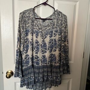 American Eagle Outfitters Blue and White Floral Blouse